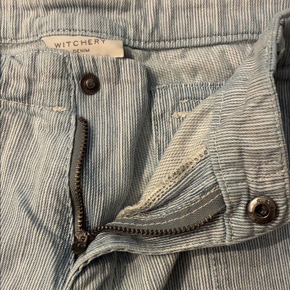 Witchery Women's Shorts - Picture 3 of 5